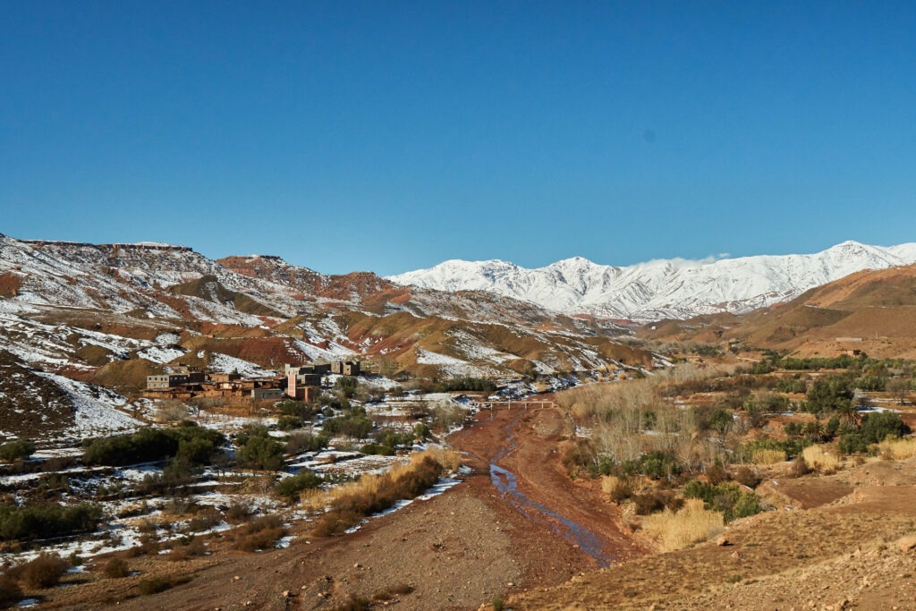 ancient-city-near-river-between-hills-in-snow-and-2026-01-09-09-15-46-utc
