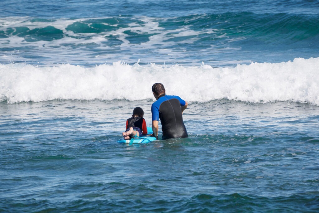 little-boy-lies-on-a-surfboard-in-the-blue-sea-nea-2026-01-11-10-09-43-utc