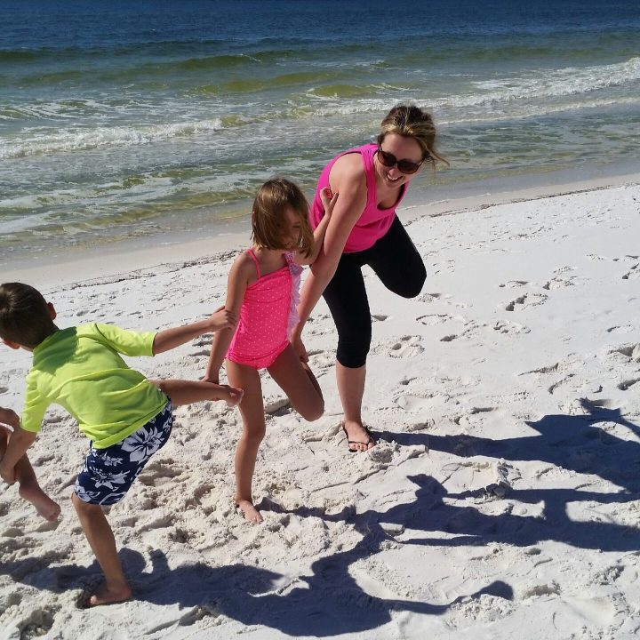 family-fun-on-vacation-to-sea-who-falls-down-first-2026-01-09-00-03-08-utc